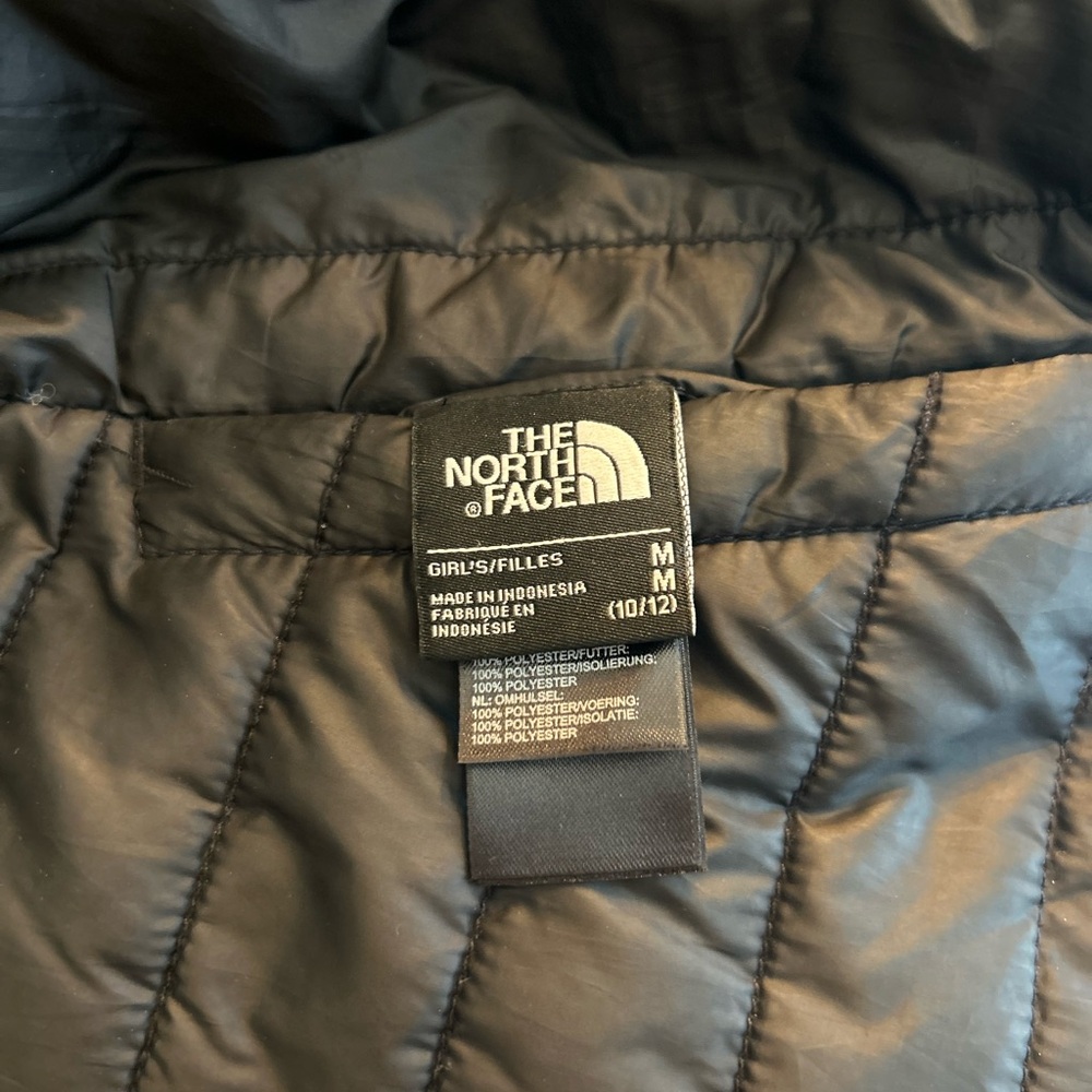 The NorthFace Reversible Puffer Coat. Size Medium. Color Black. - Picture 2 of 3